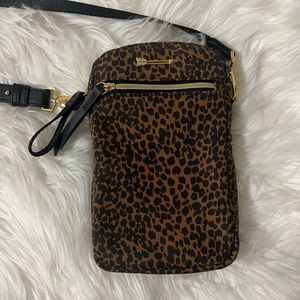 Stella & Dot Cush it essential crossbody in Leopard
